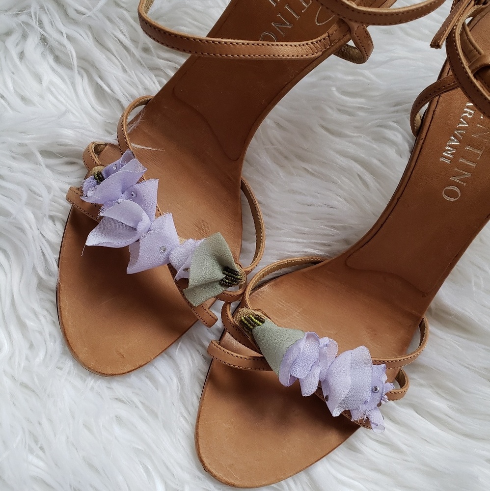 Vintage Valentino Garavani Lavender Flower Heel - Picture 3 of 4